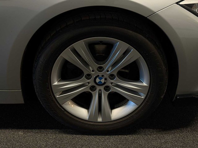 Bmw - 3-serie - 320i high executive - 29-txv-6 - 2012 iaw - afbeelding 18 van  27