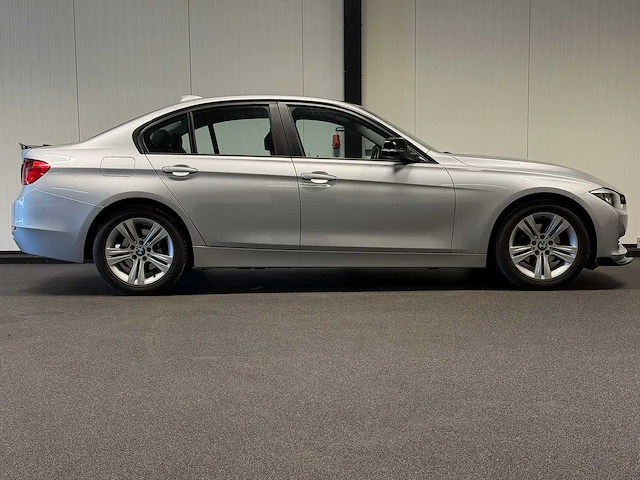 Bmw - 3-serie - 320i high executive - 29-txv-6 - 2012 iaw - afbeelding 16 van  27