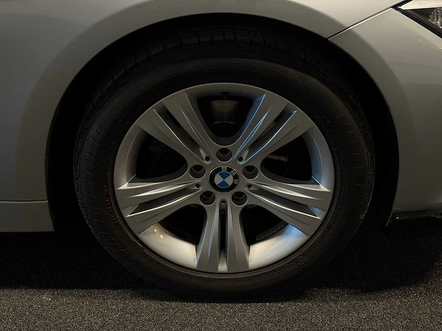 Bmw - 3-serie - 320i high executive - 29-txv-6 - 2012 iaw - afbeelding 18 van  27