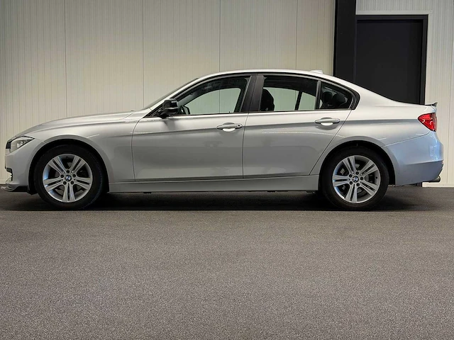 Bmw - 3-serie - 320i high executive - 29-txv-6 - 2012 iaw - afbeelding 12 van  27