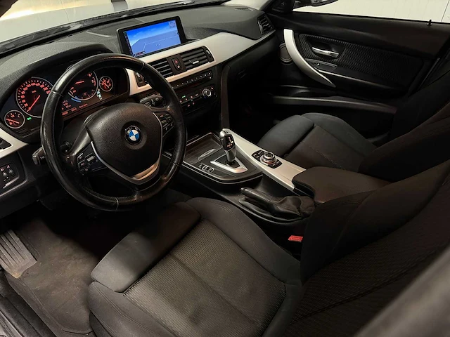 Bmw - 3-serie - 320i high executive - 29-txv-6 - 2012 iaw - afbeelding 21 van  27