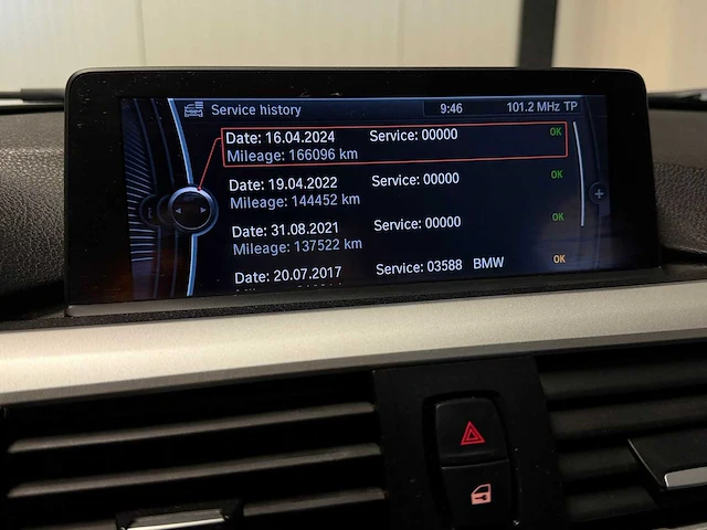 Bmw - 3-serie - 320i high executive - 29-txv-6 - 2012 iaw - afbeelding 22 van  27