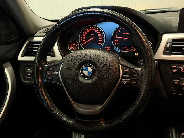 Bmw - 3-serie - 320i high executive - 29-txv-6 - 2012 iaw - afbeelding 25 van  27