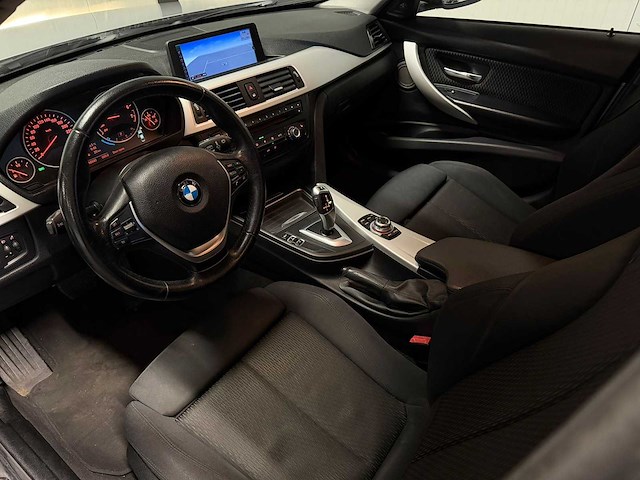 Bmw - 3-serie - 320i high executive - 29-txv-6 - 2012 iaw - afbeelding 7 van  11