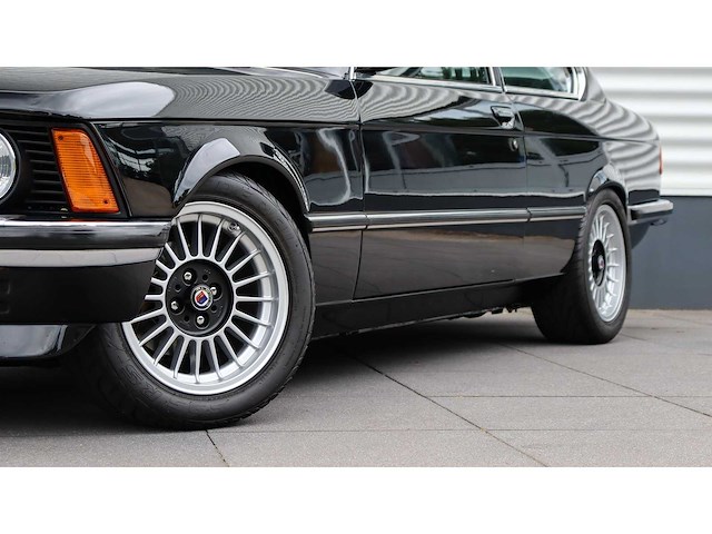 Bmw - 3-serie - 323i - v6 - 1983 - gerestaureerd - oldtimer - afbeelding 12 van  18