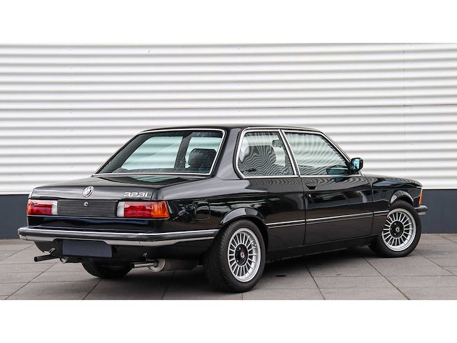 Bmw - 3-serie - 323i - v6 - 1983 - gerestaureerd - oldtimer - afbeelding 14 van  18