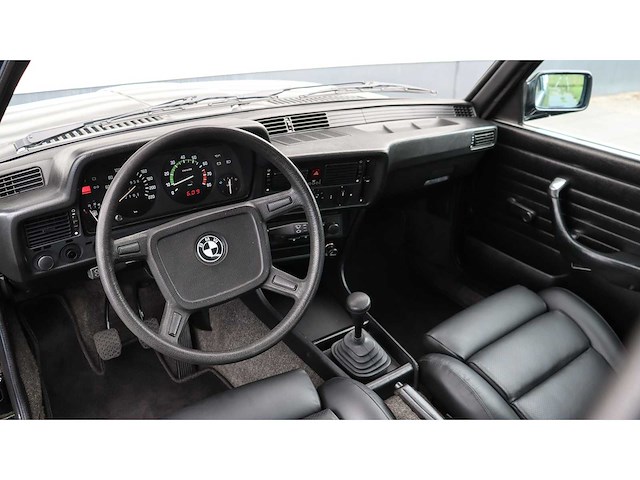 Bmw - 3-serie - 323i - v6 - 1983 - gerestaureerd - oldtimer - afbeelding 1 van  7