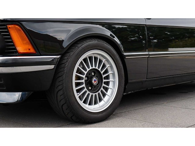 Bmw - 3-serie - 323i - v6 - 1983 - gerestaureerd - oldtimer - afbeelding 7 van  7