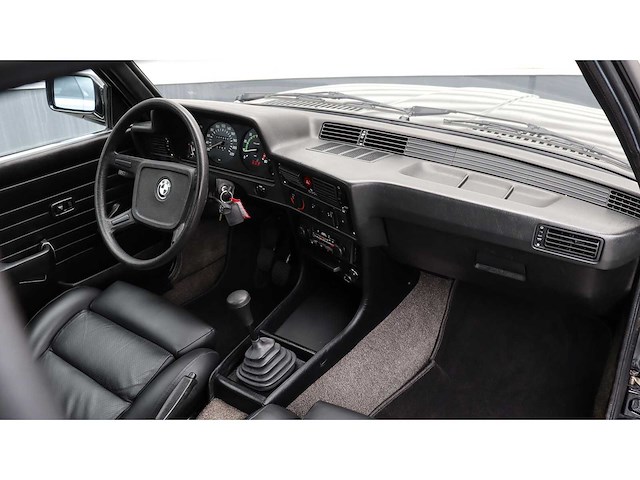 Bmw - 3-serie - 323i - v6 - 1983 - gerestaureerd - oldtimer - afbeelding 1 van  6