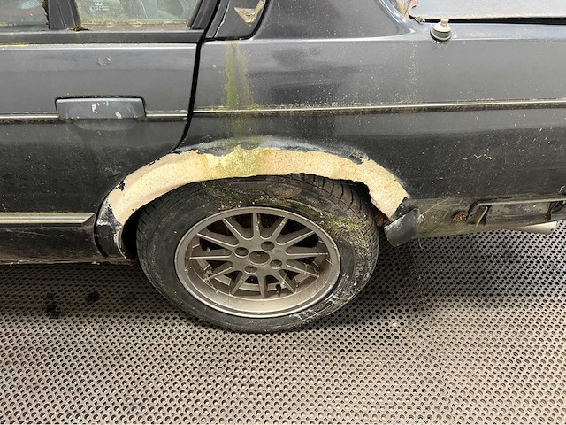 Bmw - 3-serie - 325i - oldtimer - 1987 - afbeelding 15 van  26