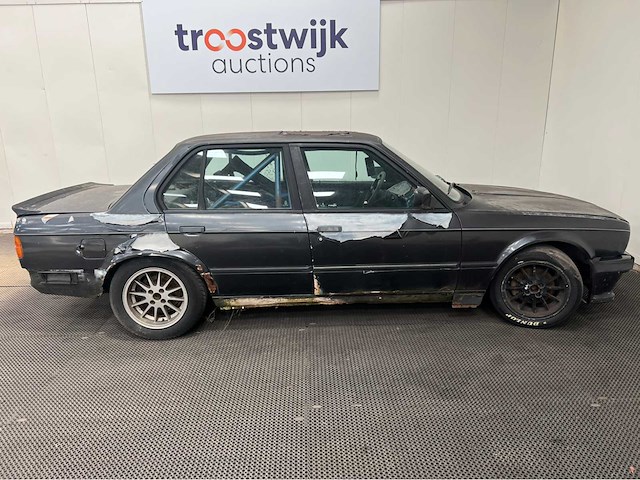 Bmw - 3-serie - 325i - oldtimer - 1987 - afbeelding 23 van  26
