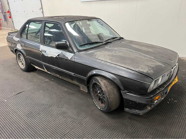 Bmw - 3-serie - 325i - oldtimer - 1987 - afbeelding 25 van  26