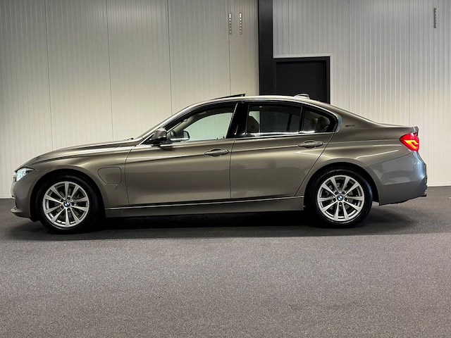Bmw - 3-serie - 330e cent.hi.ex.2016 kn-590-r iaw - afbeelding 25 van  29