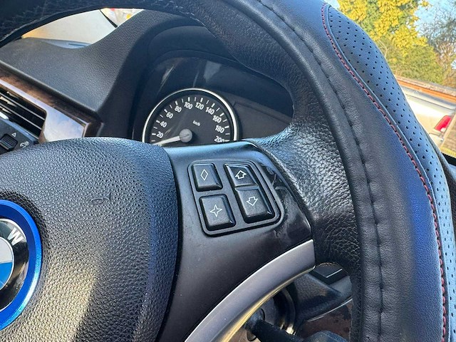 Bmw - 3-serie - 330xi - 20-kzn-1 - 2007 - afbeelding 15 van  36