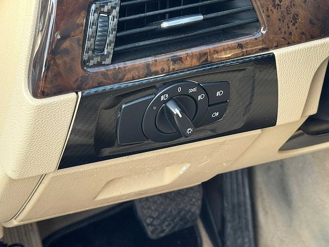 Bmw - 3-serie - 330xi - 20-kzn-1 - 2007 - afbeelding 7 van  35