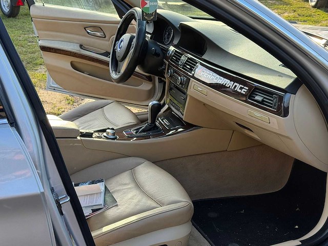 Bmw - 3-serie - 330xi - 20-kzn-1 - 2007 - afbeelding 14 van  35