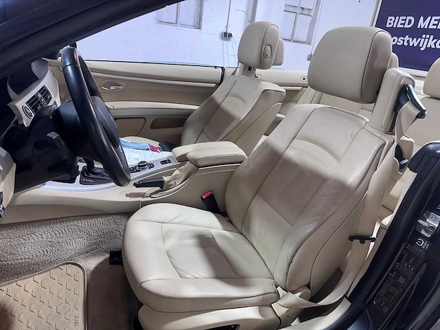Bmw - 3-serie cabrio - 320i automaat- jfk-96-h - 2009 - afbeelding 4 van  7
