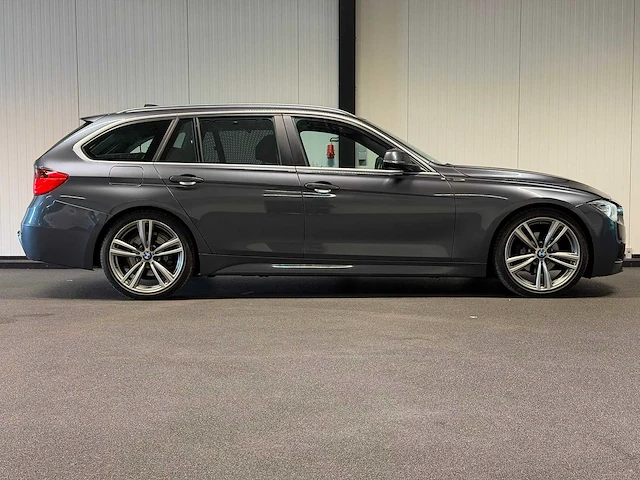 Bmw - 3-serie touring - 316i executive - 1-zgr-39 - 2015 iaw - afbeelding 17 van  26