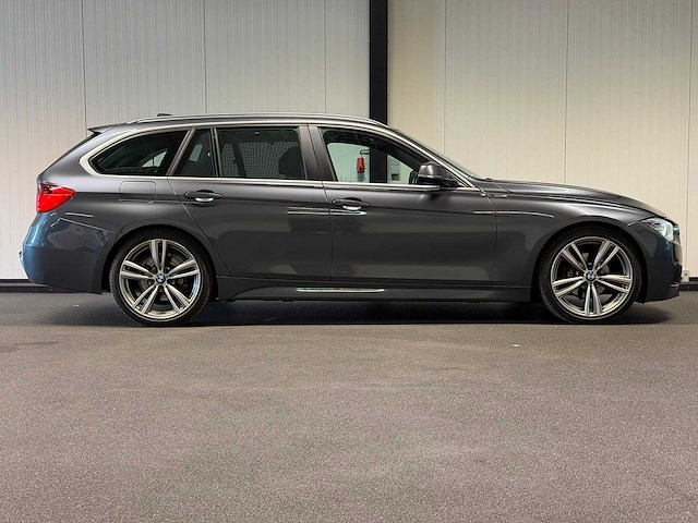Bmw - 3-serie touring - 316i executive - 1-zgr-39 - 2015 iaw - afbeelding 17 van  26