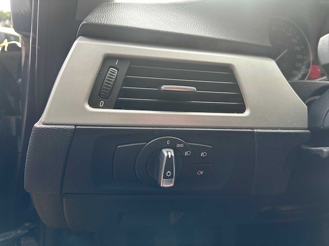 Bmw - 3-serie touring - 318i corp.l.lux line - duitse papieren (voorheen 51-rtj-9) - afbeelding 8 van  10