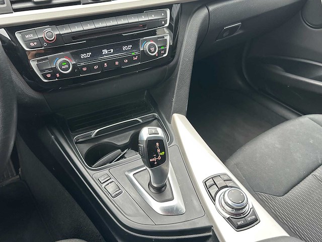 Bmw - 3-serie touring - 318i executive - car - 2017 - afbeelding 2 van  24