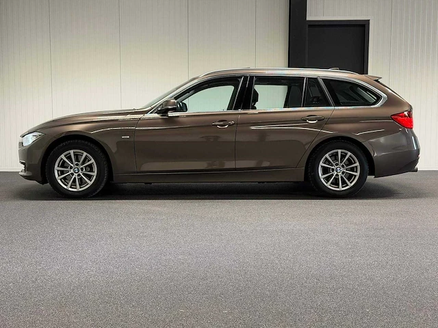 Bmw - 3-serie touring - 320d xdr. high exec. - jp-318-p - 2014 iaw - afbeelding 12 van  29