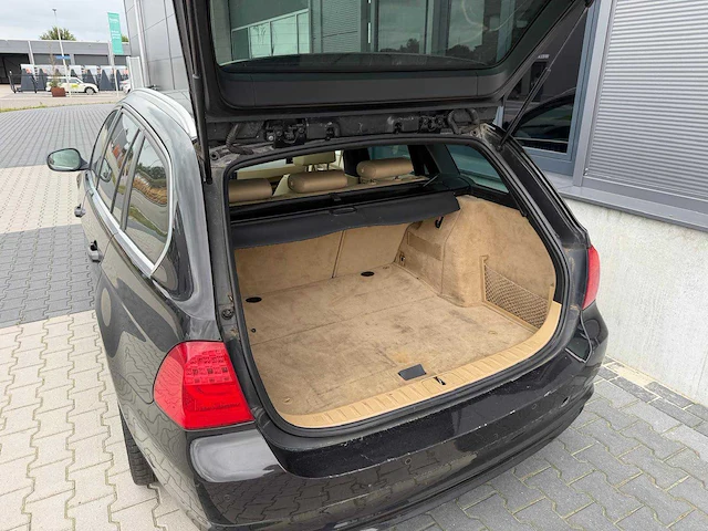Bmw - 3-serie touring 325d - luxury line personenauto - 2012 - afbeelding 17 van  28
