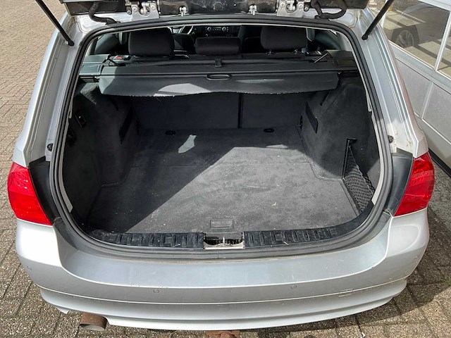 Bmw - 318d - 3-serie touring -corp. l. bns l. - personenauto - 2009 - afbeelding 6 van  27