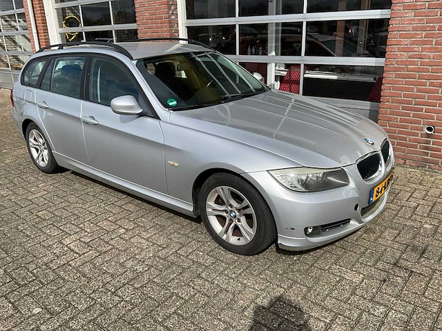 Bmw - 318d - 3-serie touring -corp. l. bns l. - personenauto - 2009 - afbeelding 9 van  27