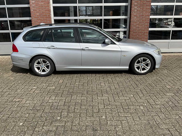 Bmw - 318d - 3-serie touring -corp. l. bns l. - personenauto - 2009 - afbeelding 20 van  27