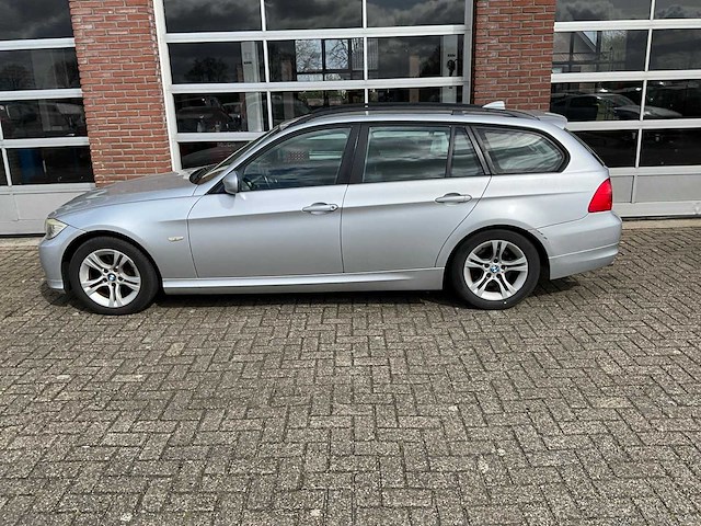 Bmw - 318d - 3-serie touring -corp. l. bns l. - personenauto - 2009 - afbeelding 24 van  27