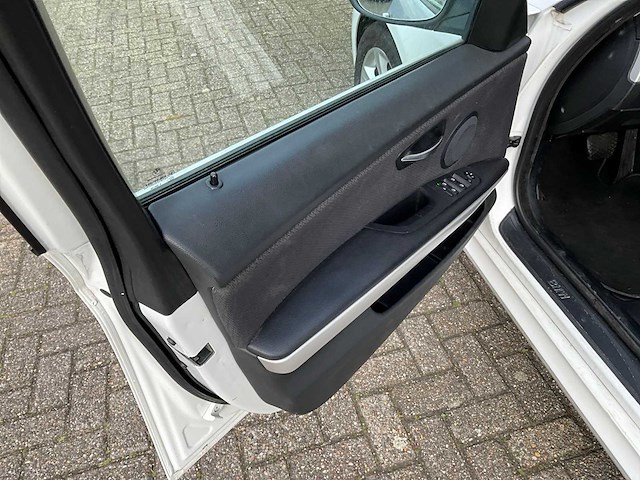 Bmw - 318i - 3-serie touring - personenauto - 2009 - afbeelding 2 van  18