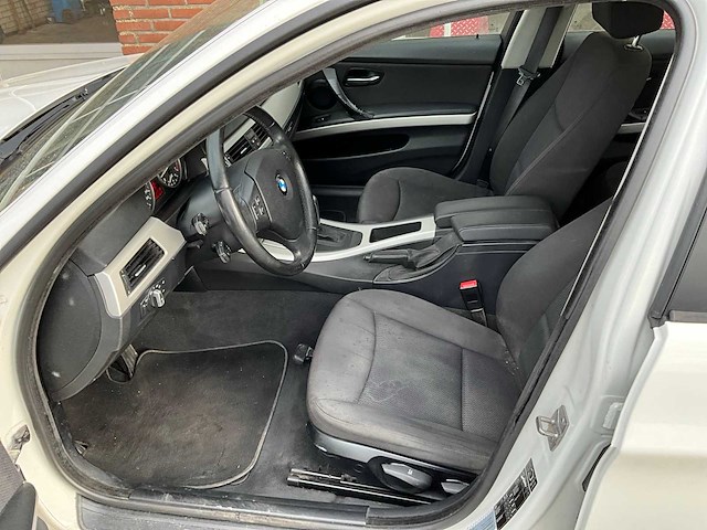 Bmw - 318i - 3-serie touring - personenauto - 2009 - afbeelding 3 van  18