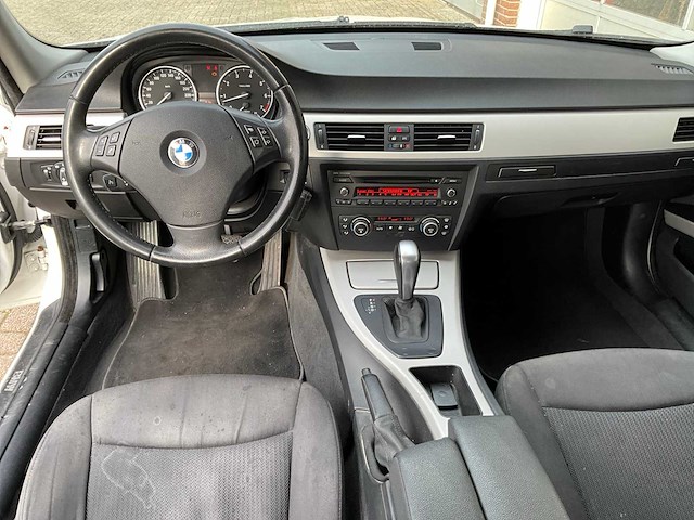 Bmw - 318i - 3-serie touring - personenauto - 2009 - afbeelding 4 van  18