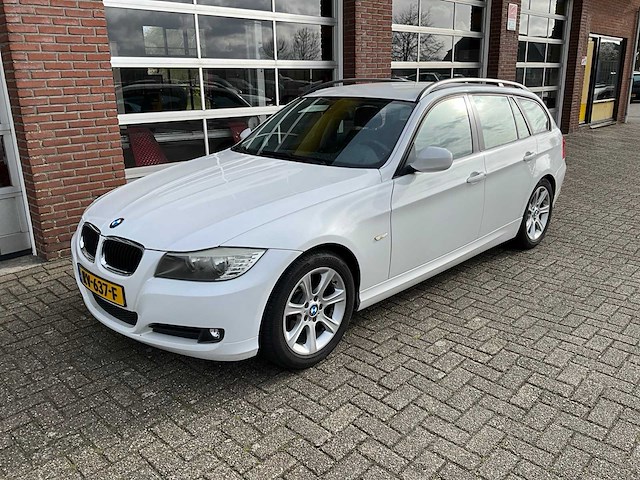 Bmw - 318i - 3-serie touring - personenauto - 2009 - afbeelding 1 van  18