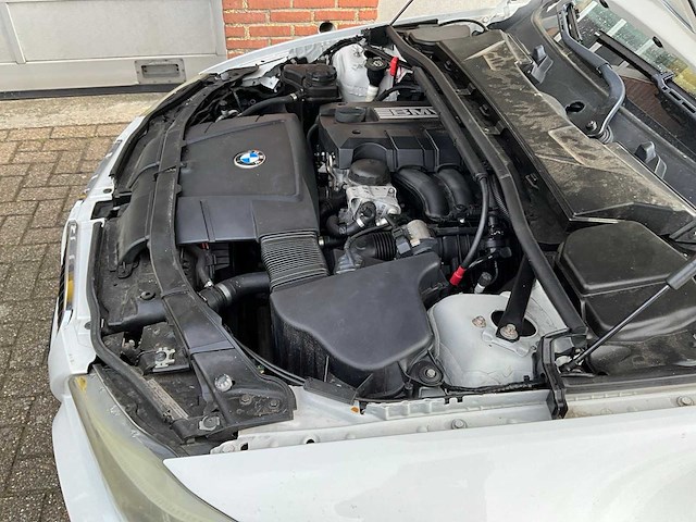 Bmw - 318i - 3-serie touring - personenauto - 2009 - afbeelding 10 van  18