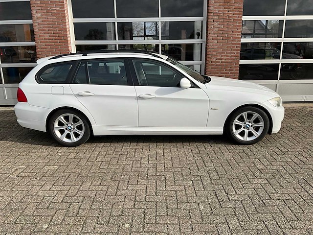 Bmw - 318i - 3-serie touring - personenauto - 2009 - afbeelding 13 van  18