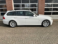 Bmw - 318i - 3-serie touring - personenauto - 2009 - afbeelding 13 van  18