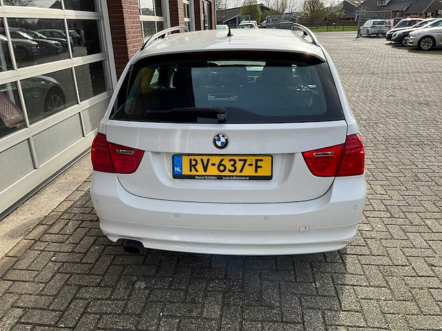 Bmw - 318i - 3-serie touring - personenauto - 2009 - afbeelding 14 van  18