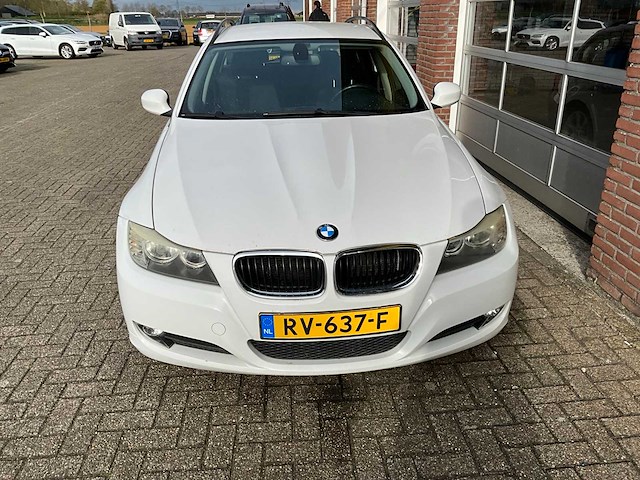 Bmw - 318i - 3-serie touring - personenauto - 2009 - afbeelding 15 van  18