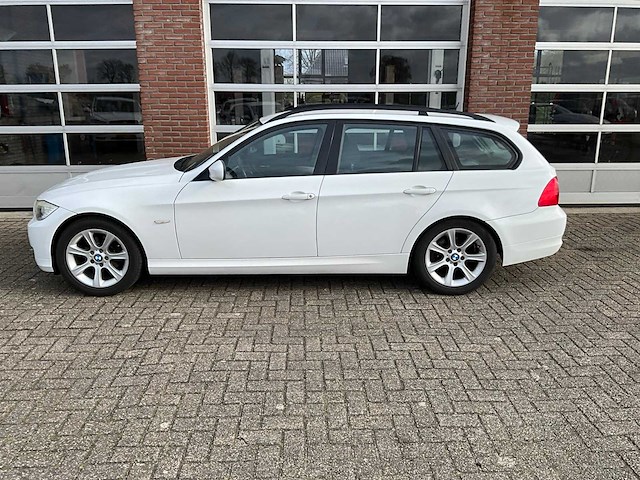 Bmw - 318i - 3-serie touring - personenauto - 2009 - afbeelding 16 van  18