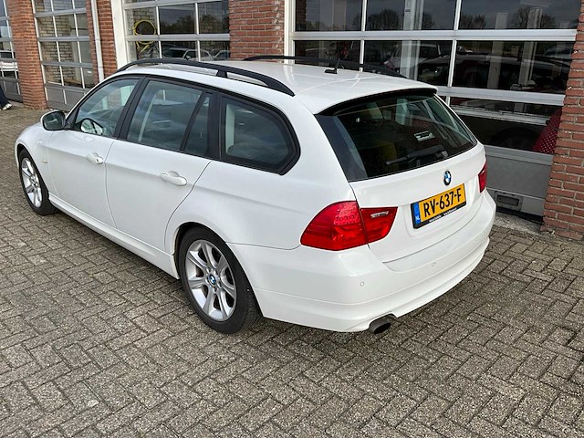 Bmw - 318i - 3-serie touring - personenauto - 2009 - afbeelding 17 van  18