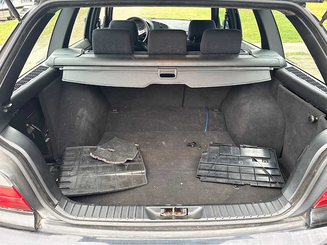 Bmw - 320 i - 3-serie - touring - personenauto - 1998 - afbeelding 11 van  18