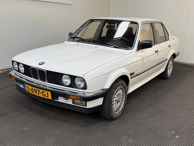 Bmw - 325 ix - oldtimer - 1987 - afbeelding 40 van  44
