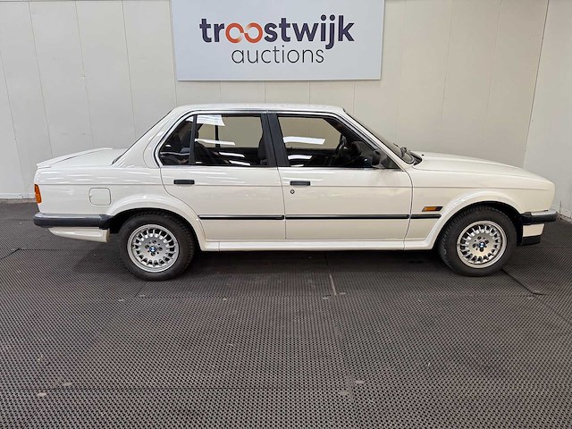 Bmw - 325 ix - oldtimer - 1987 - afbeelding 3 van  35