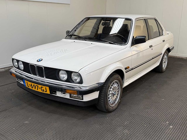 Bmw - 325 ix - oldtimer - 1987 - afbeelding 1 van  35