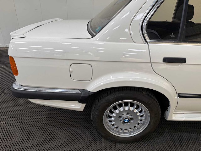 Bmw - 325 ix - oldtimer - 1987 - afbeelding 17 van  35