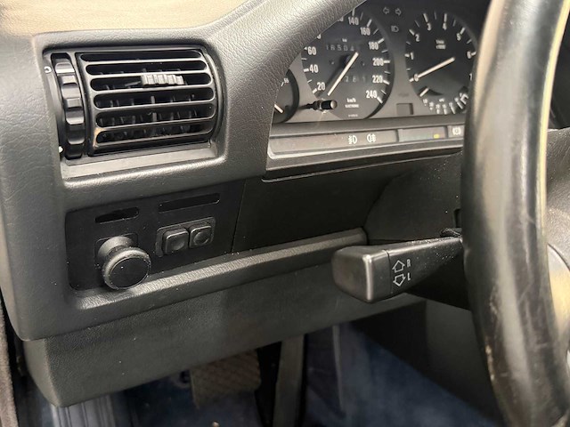 Bmw - 325 ix - oldtimer - 1987 - afbeelding 30 van  35