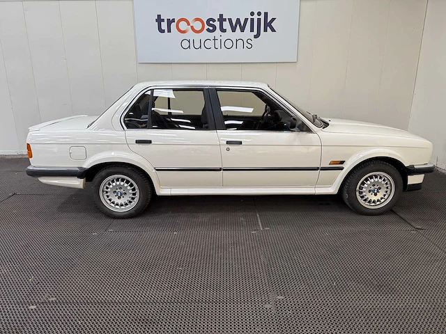 Bmw - 325 ix - oldtimer - 1987 - afbeelding 3 van  40