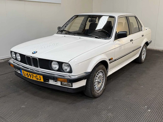 Bmw - 325 ix - oldtimer - 1987 - afbeelding 1 van  40